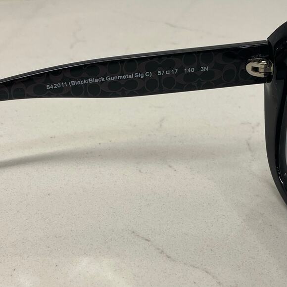 Coach HC8207 Women’s Square Sunglasses With Case Cloth Slight Lens Edge Scratch - Picture 7 of 12